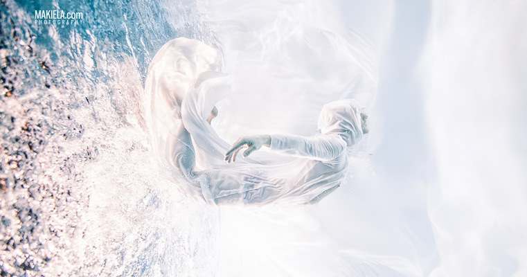 Dubai Photographer underwater, fashion, commercial, corporate, wedding - Underwater shoot for designer model Goody