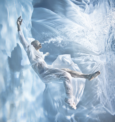 Dubai Photographer underwater, fashion, commercial, corporate, wedding - Underwater shoot for designer model Goody