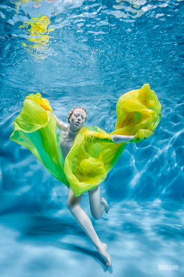 Dubai Photographer underwater, fashion, commercial, corporate, wedding - Underwater shoot for Fashion One TV model Sara Maria Grzelka