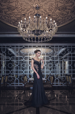Dubai Photographer underwater, fashion, commercial, corporate, wedding -