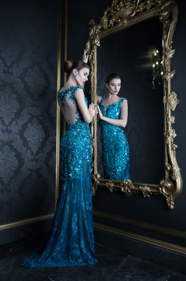 Dubai Photographer underwater, fashion, commercial, corporate, wedding -