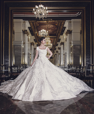 Dubai Photographer underwater, fashion, commercial, corporate, wedding -