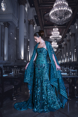 Dubai Photographer underwater, fashion, commercial, corporate, wedding -