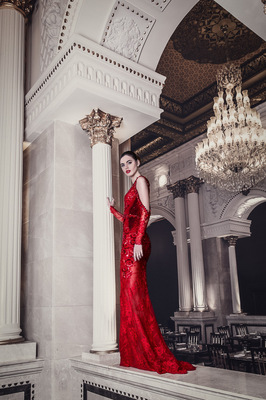 Dubai Photographer underwater, fashion, commercial, corporate, wedding -