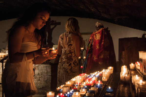 a l e s s a n d r o f a g i o l i - Pilgrimage of Sara-la-Kali, patron saint of the Gypsy. Saintes-Maries-de-la-Mer, France