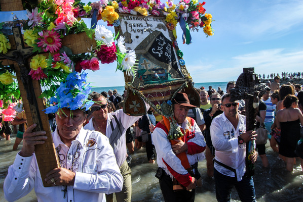 a l e s s a n d r o f a g i o l i - Pilgrimage of Sara-la-Kali, patron saint of the Gypsy. Saintes-Maries-de-la-Mer, France