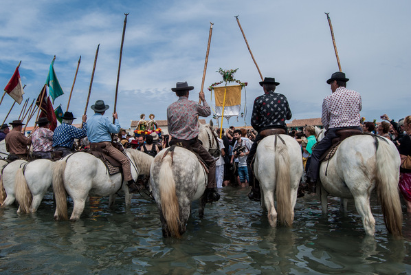 a l e s s a n d r o f a g i o l i - Pilgrimage of Sara-la-Kali, patron saint of the Gypsy. Saintes-Maries-de-la-Mer, France
