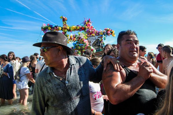 a l e s s a n d r o f a g i o l i - Pilgrimage of Sara-la-Kali, patron saint of the Gypsy. Saintes-Maries-de-la-Mer, France