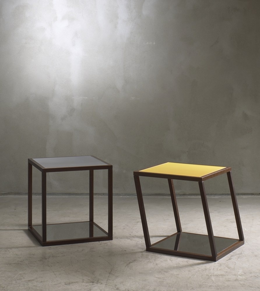 CF LT07.5
Type: low tables
Company: Nilufar
Design: 2007
Principal material: wood, lenticular print on polycarbonate and plastic laminate