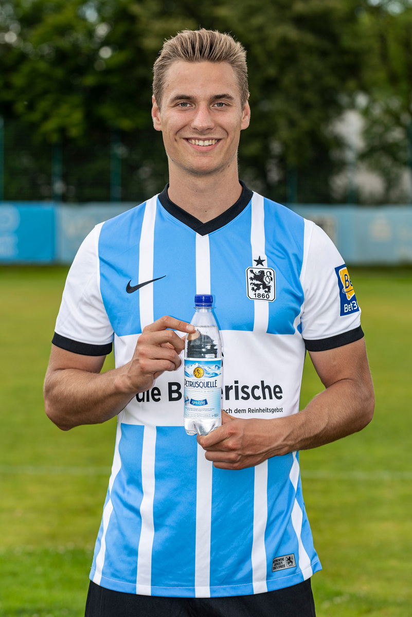 TSV 1860 Munich - 8 cartes autographes avec signature originale